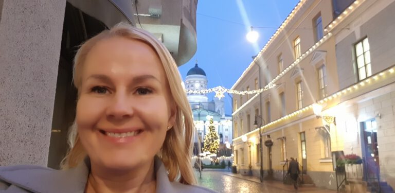 Joulutervehdys uudelta toimistolta!