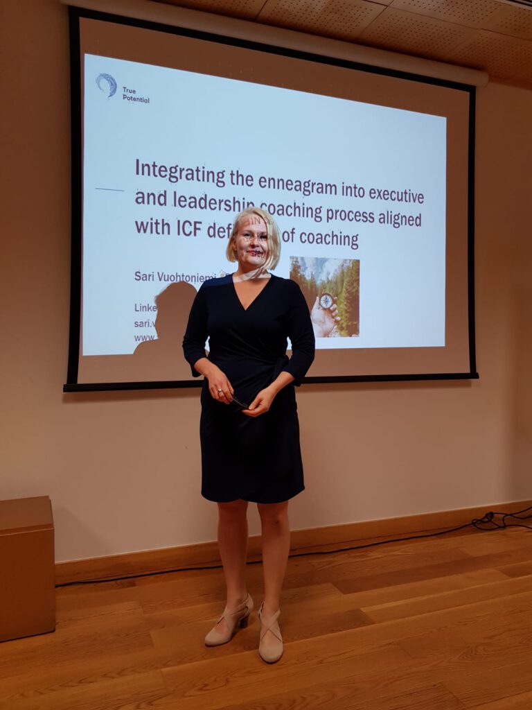 Puheenvuoro johdon coachingista kansainvälisessä Enneagrammikonferenssissa, Lissabonissa